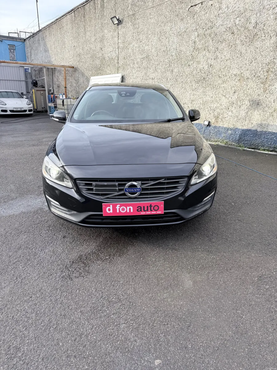 Volvo V60 2.0 Petrol SE LUX AUTO Low KMs - Image 3