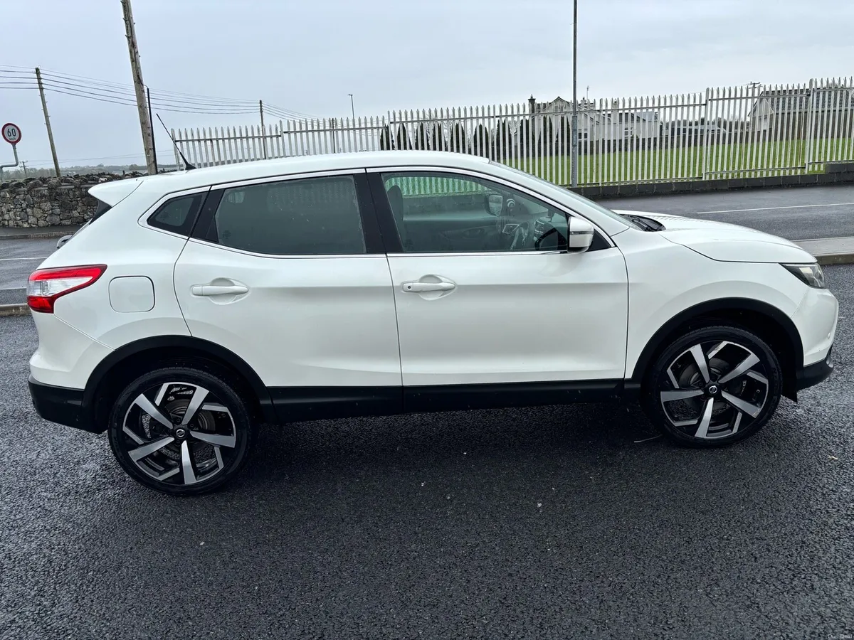 Nissan Qashqai 2015 - Image 1