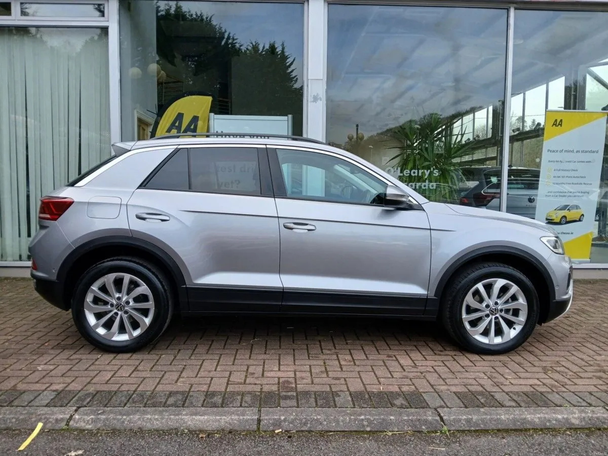 Volkswagen T-Roc  LIFE 2.0 TDI M6F 116HP, Pyrite S - Image 3