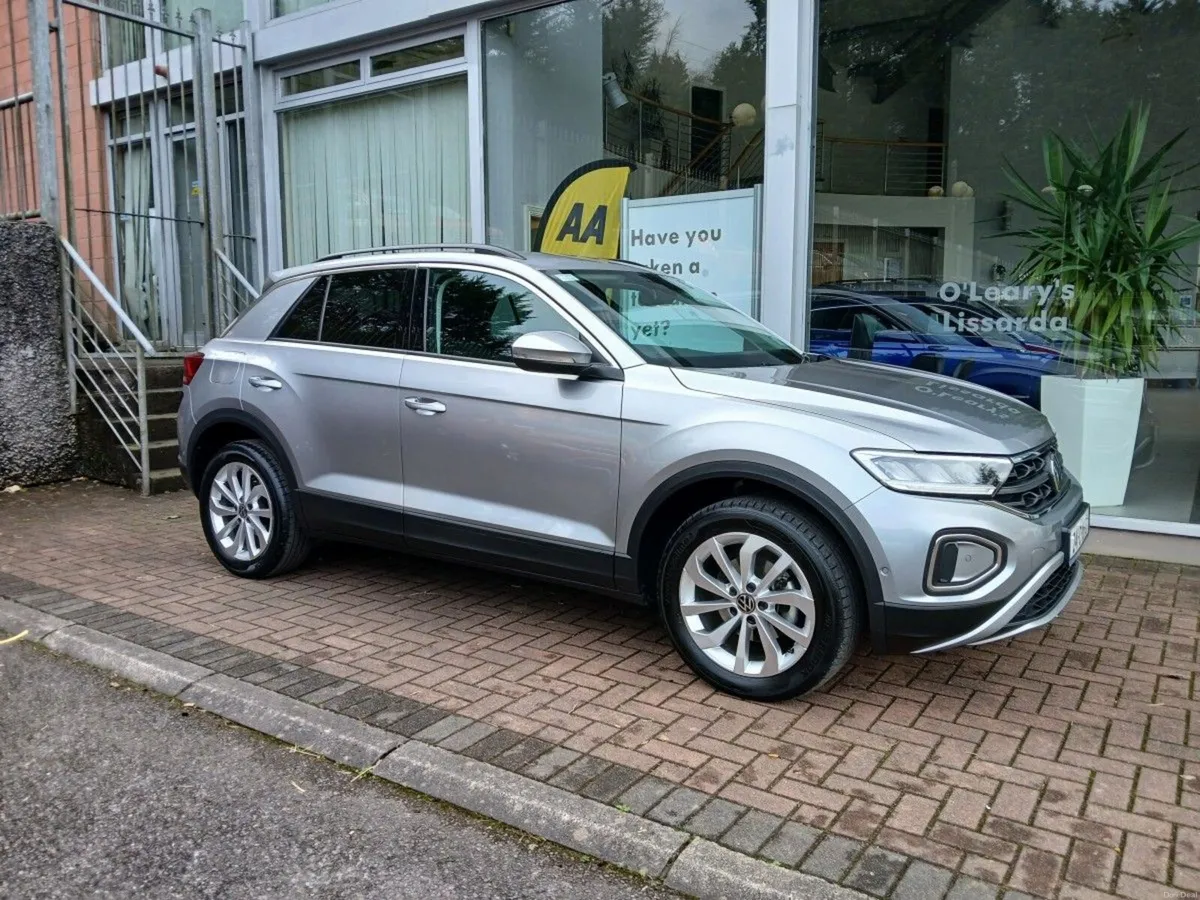 Volkswagen T-Roc  LIFE 2.0 TDI M6F 116HP, Pyrite S - Image 1