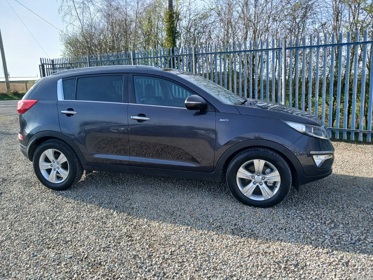 Rare 4x4 Kia Sportage 2012 AWD - Image 3