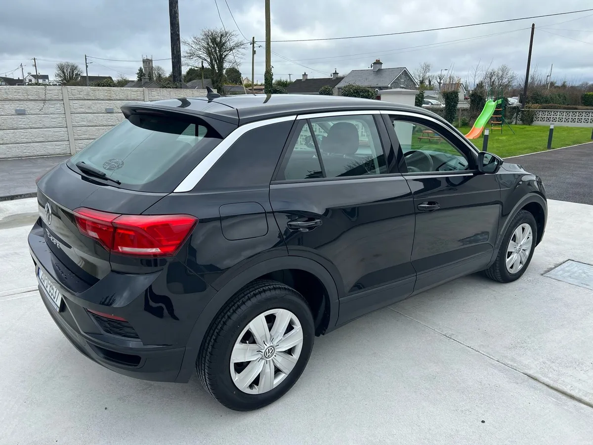 Volkswagen T-Roc - Image 2