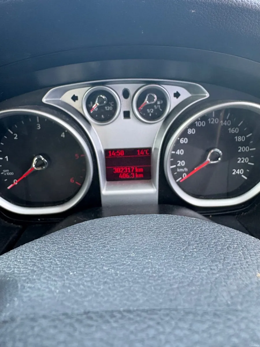 Ford Focus 2011 - Image 2