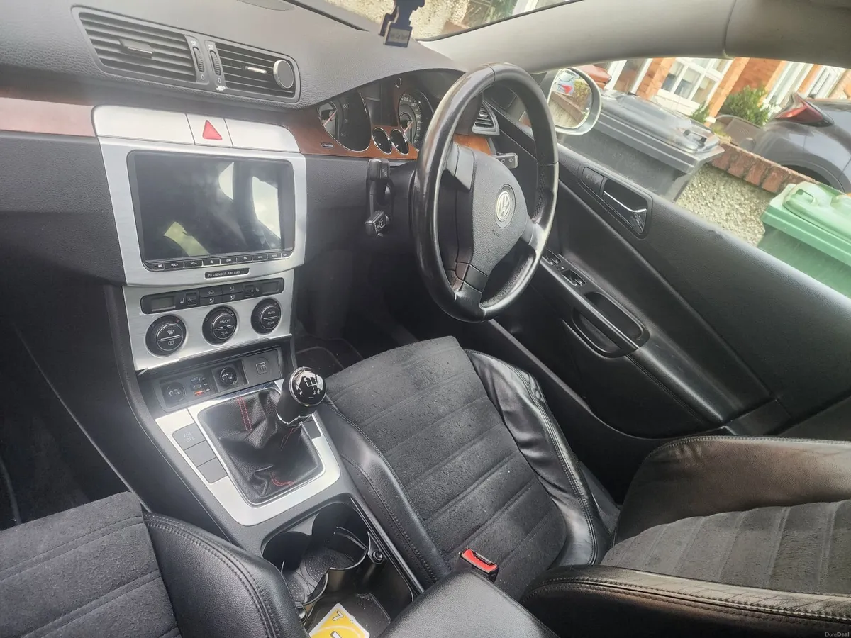 Volkswagen Passat 2007 - Image 2