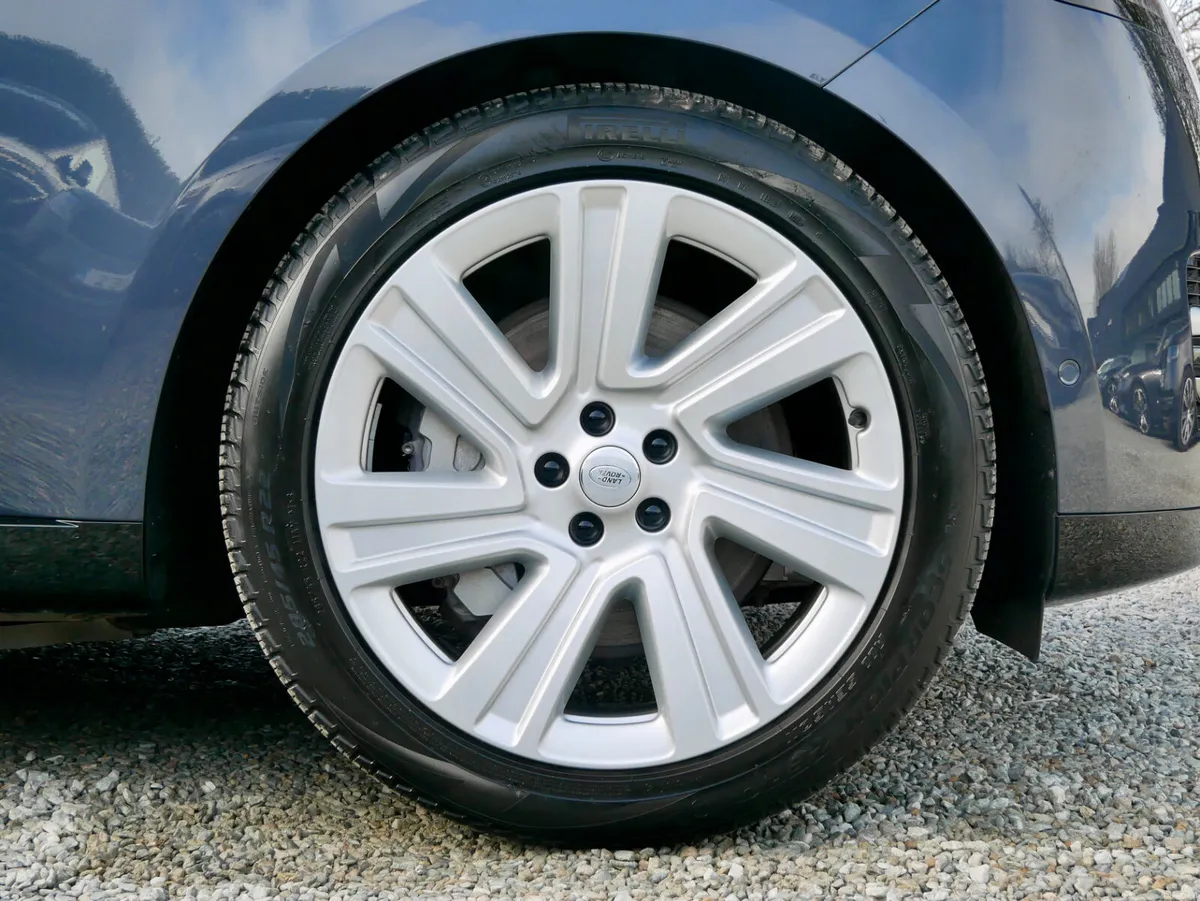 2025 Range Rover HSE P460e - Image 3