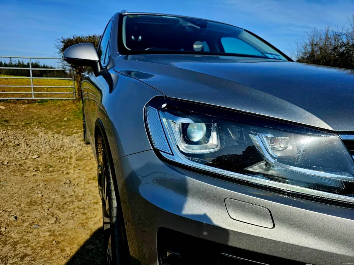 “VW Touareg 3.0 V6 TDI Crew Cab – Leather – No Vat - Image 2