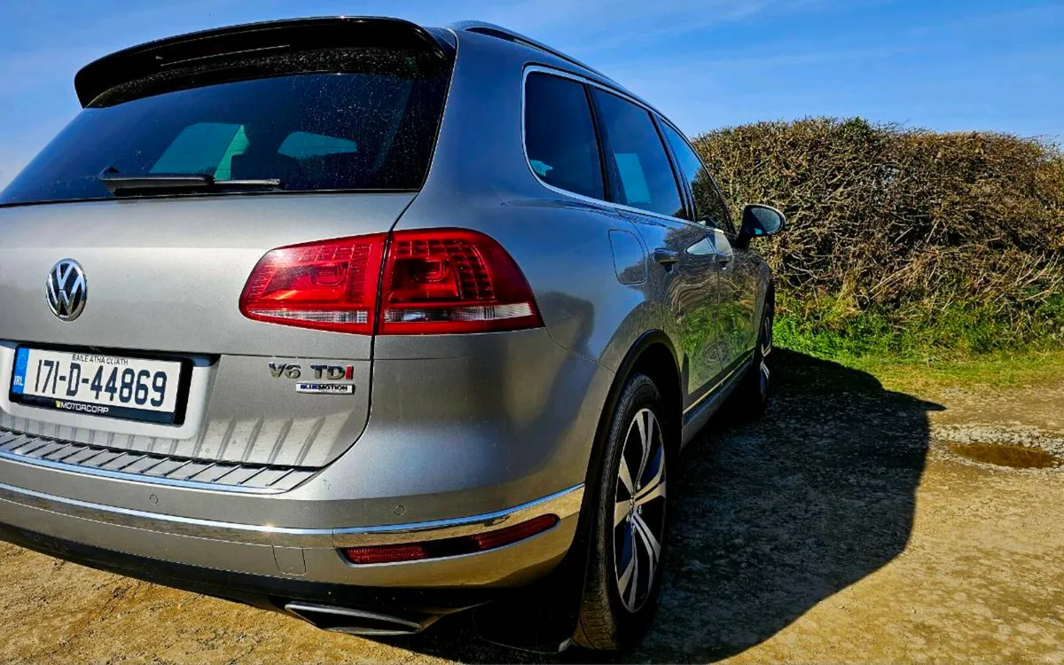 “VW Touareg 3.0 V6 TDI Crew Cab – Leather – No Vat - Image 3