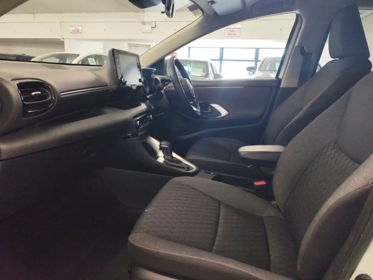 Toyota Yaris 1.5 HYBRID L/SPORT - Image 6