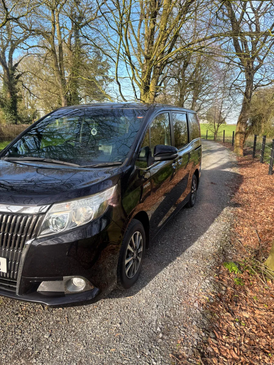 Toyota Noah 2015 - Image 4