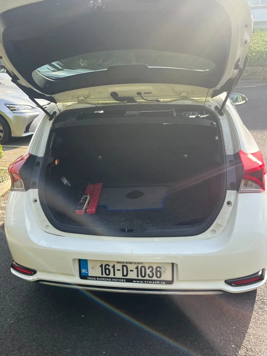 161 Toyota Auris Sol Hybrid Auto | High Spec | 94k - Image 3