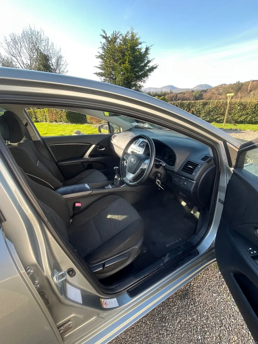 Toyota Avensis 2012 - Image 2