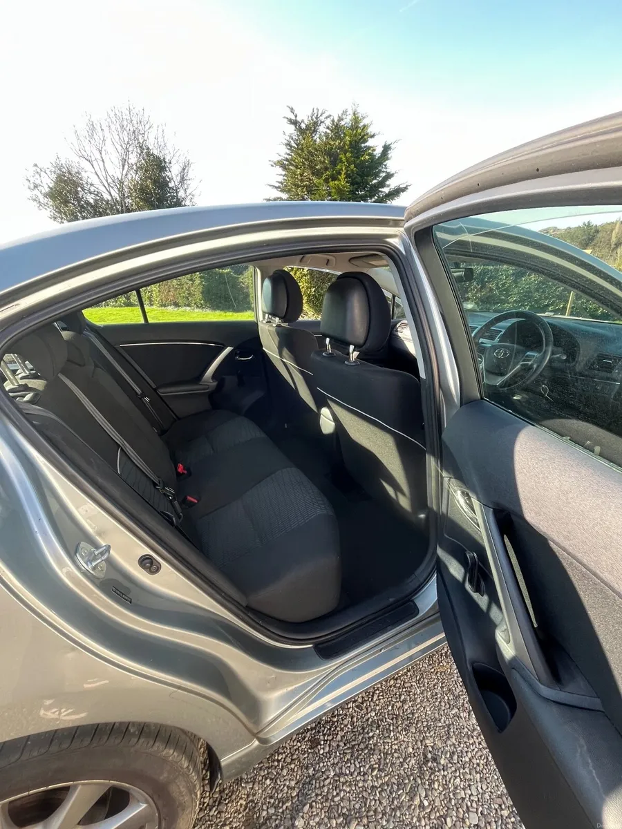Toyota Avensis 2012 - Image 3