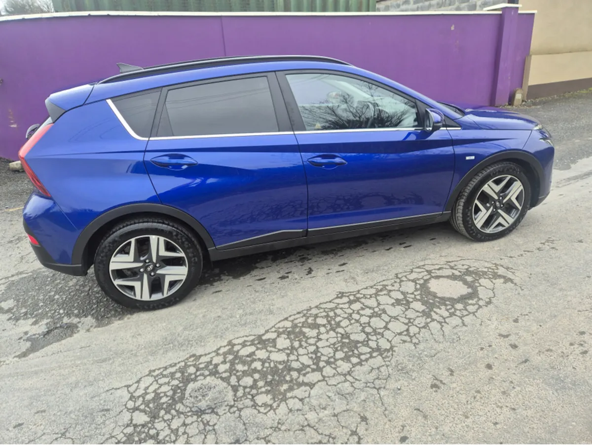 Hyundai Bayon PREMIUM T-GDI MHEV DCT - Image 2