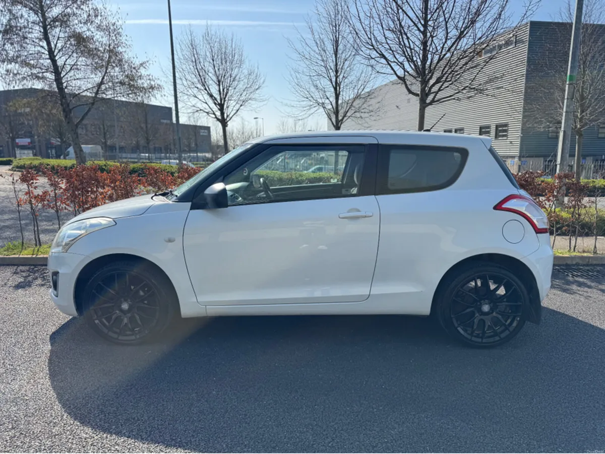 Suzuki Swift 1.2 SZ2 3DR - Image 2