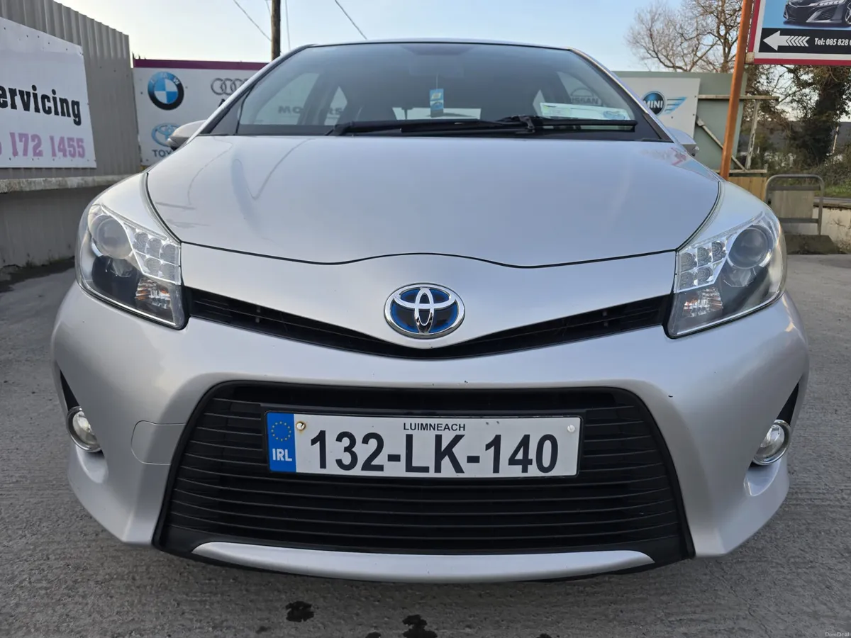 132 Toyota Yaris 1.5 Hybrid Auto Luxury Warranty - Image 2