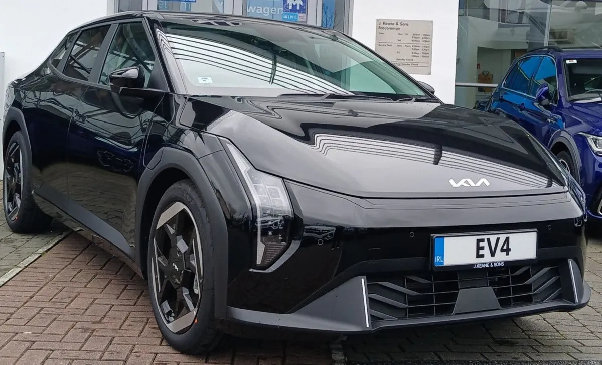 Kia EV4 Fastback  **REAR VIEW CAMERA, KIA CONNECT, - Image 1