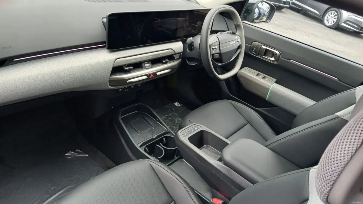 Kia EV4 Fastback  **REAR VIEW CAMERA, KIA CONNECT, - Image 3