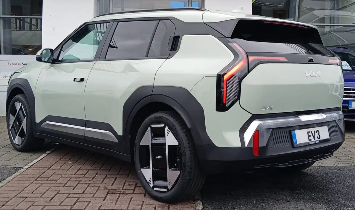 Kia EV3 Earth 3 **HEATED FRONT & REAR SEATS, REAR - Image 4