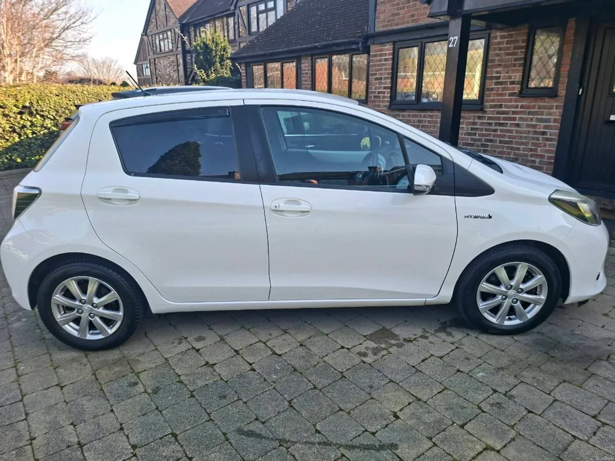 TOYOTA YARIS HYBRID 1.5 AUTOMATIC 2014 STUNNING CO - Image 2