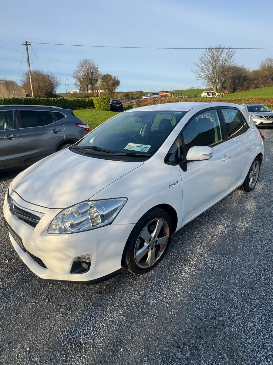 Toyota Auris 2011 tested and taxed low km - Image 1