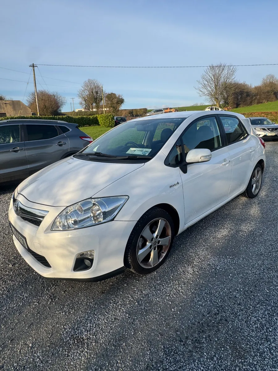 Toyota Auris 2011 tested and taxed low km - Image 4