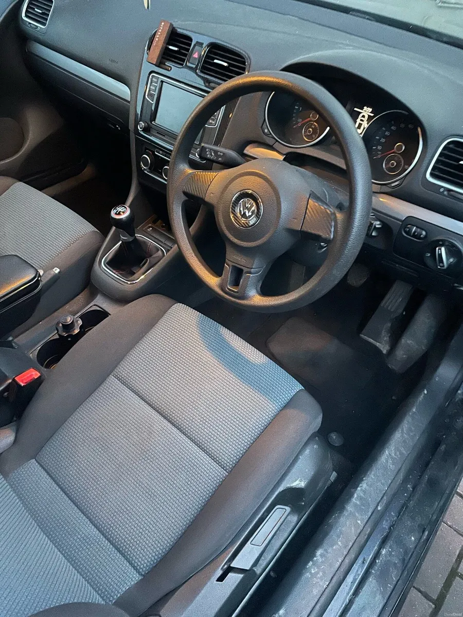 Volkswagen golf - Image 3