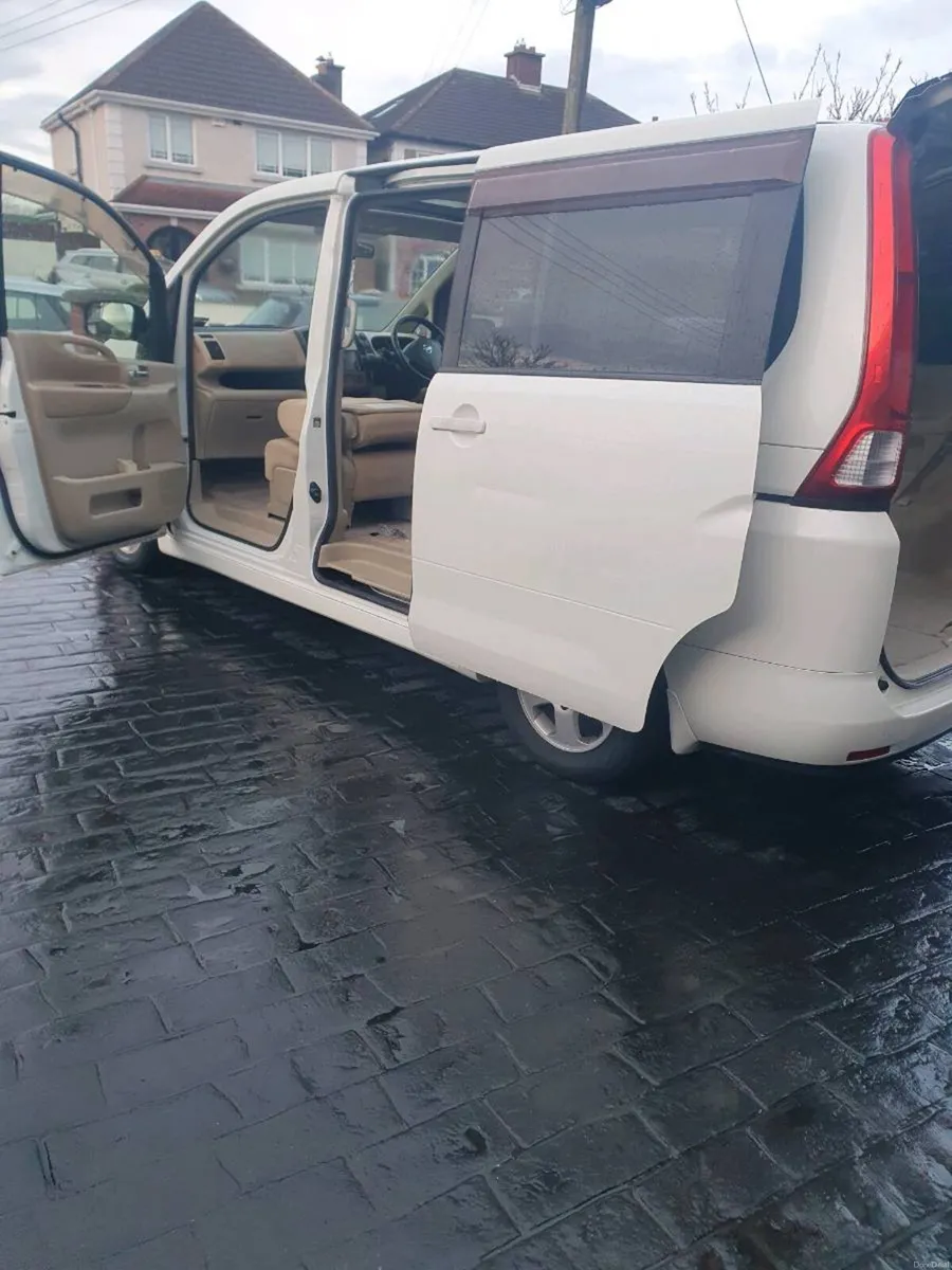Nissan serena camper / day van - Image 4