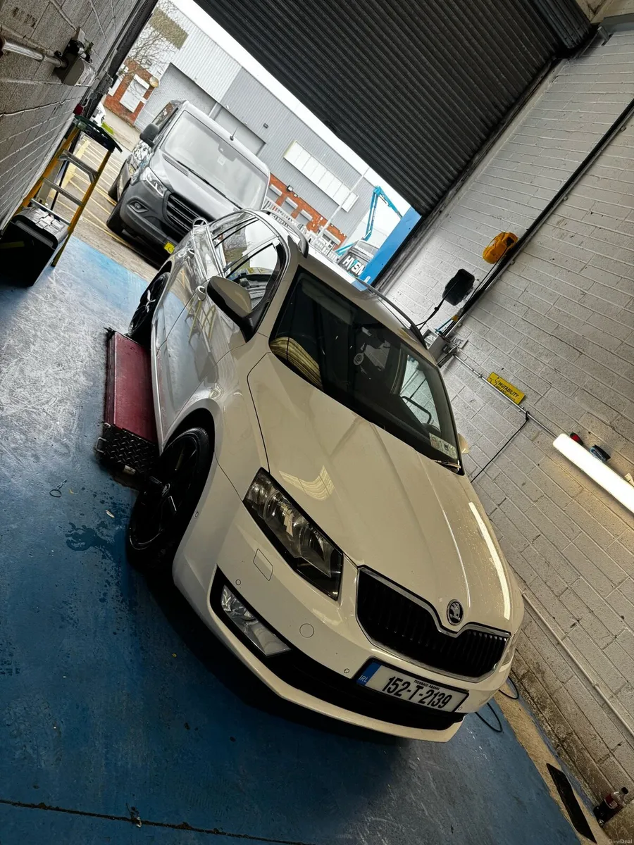 2015 Skoda Octavia estate - Image 2