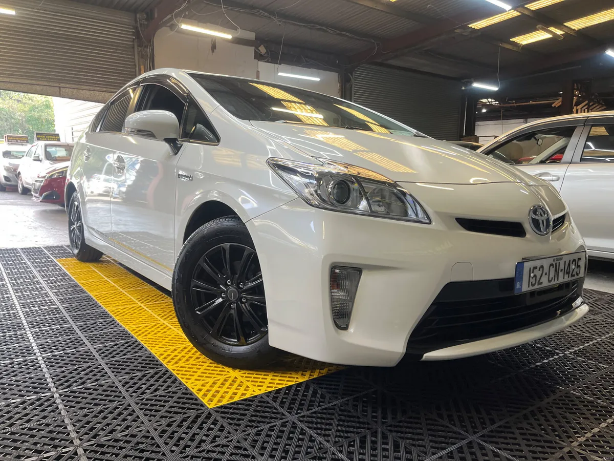 Toyota Prius 2015 - Image 1