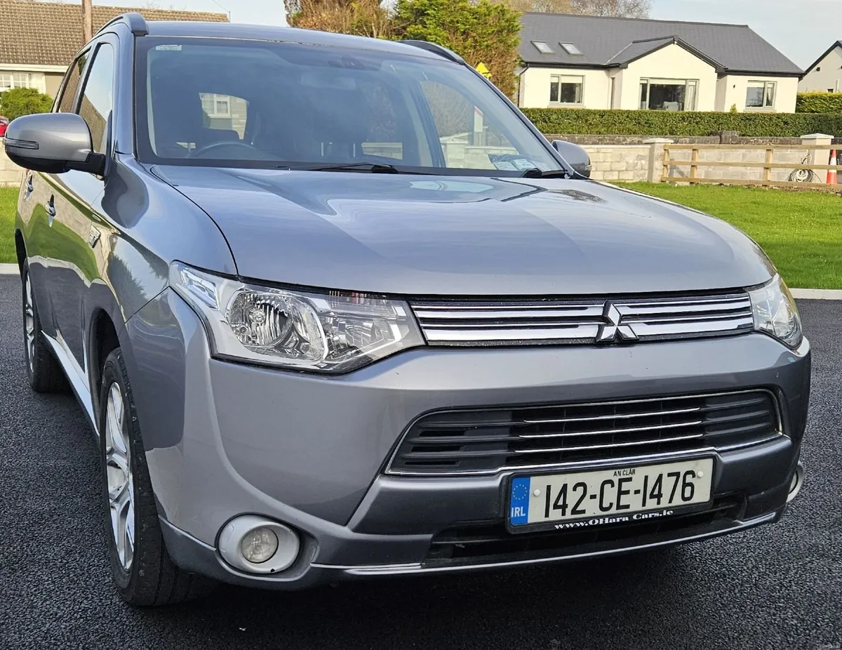 Mitsubishi Outlander 2014 PHEV - Image 1