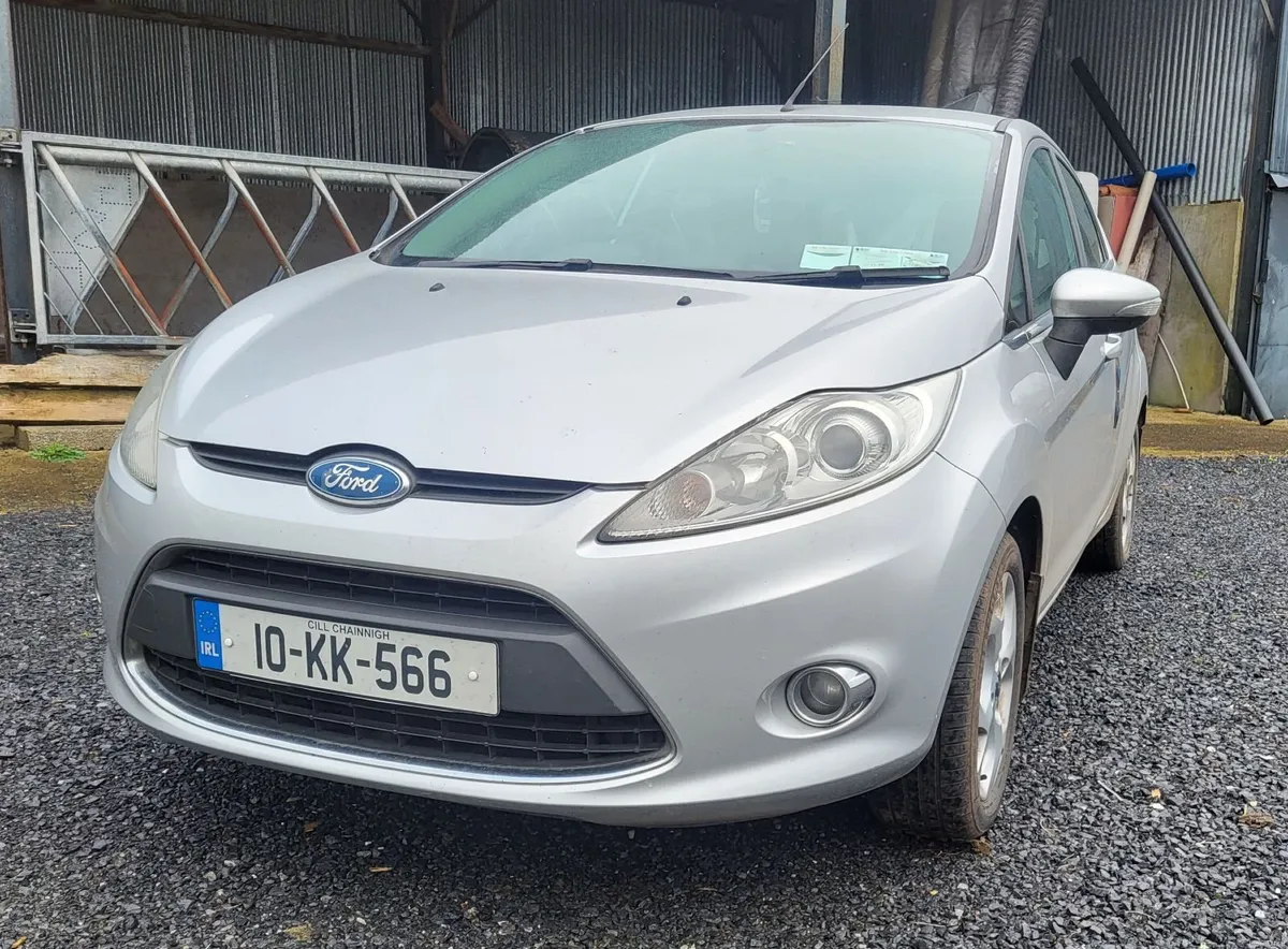 Ford Fiesta 2010 - Image 2