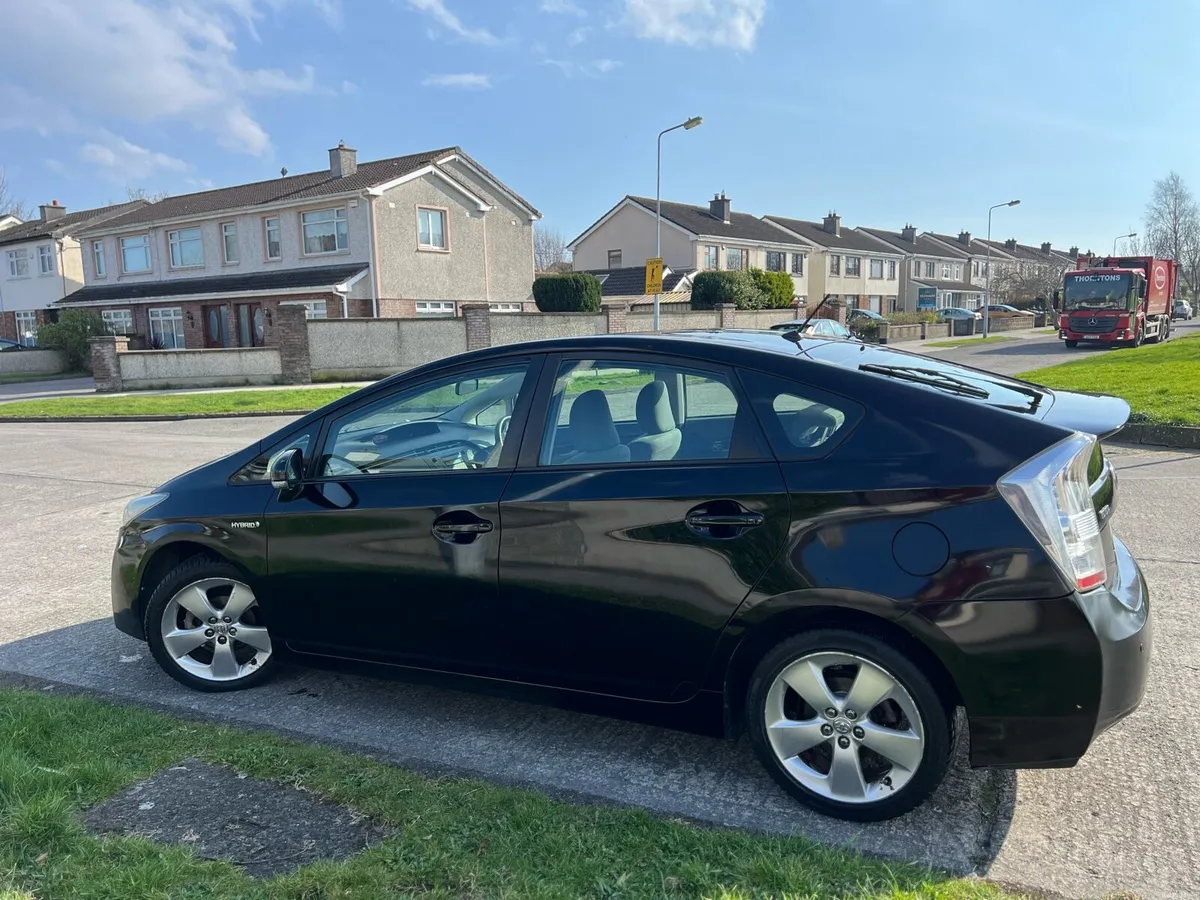 Toyota Prius 1.8 hybrid - Image 2