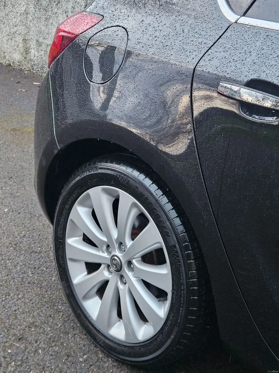 Vauxhall Astra 2012 - Image 2