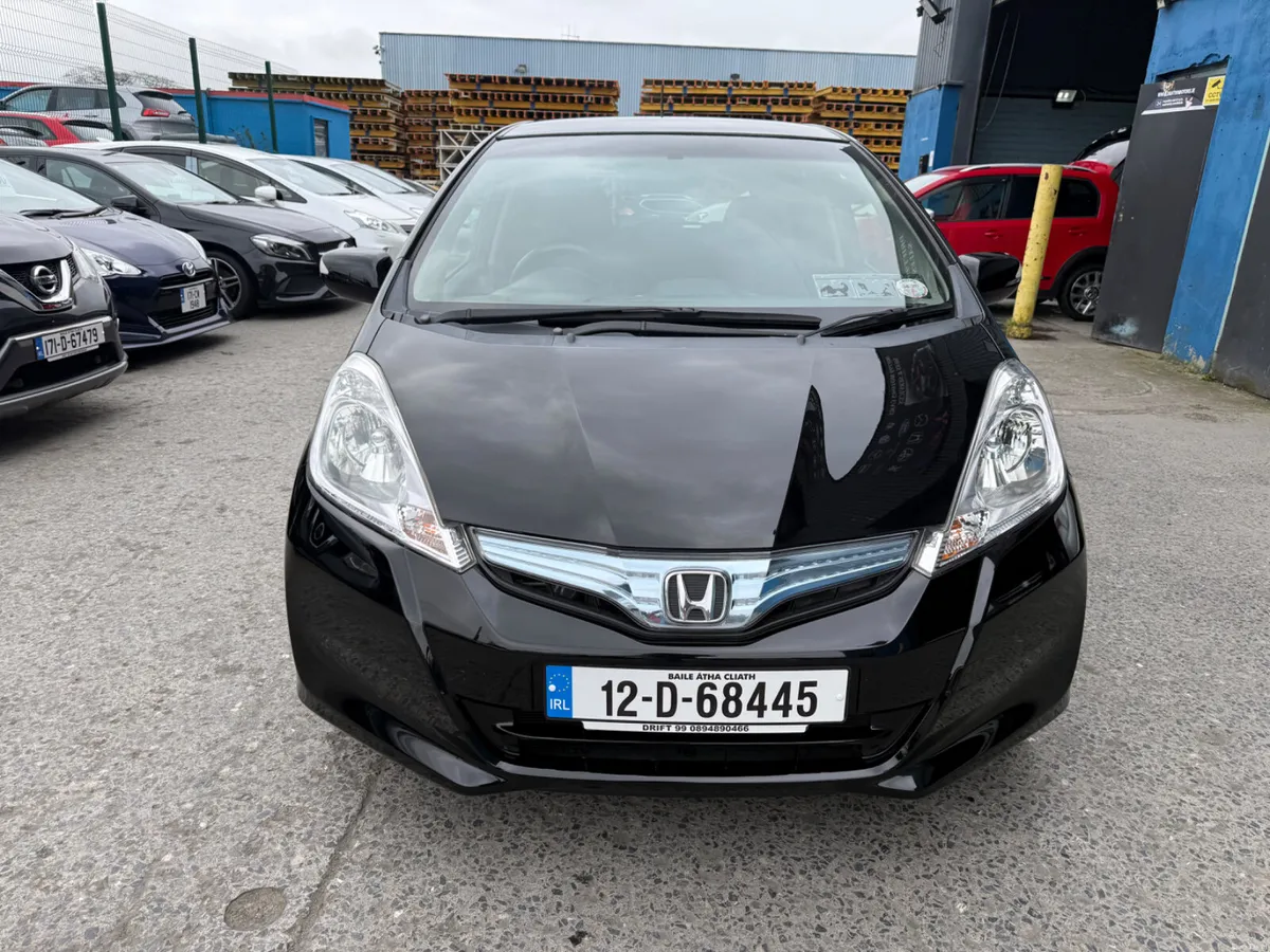 2012 Honda Fit Hybrid Automatic Comes/ car play - Image 2