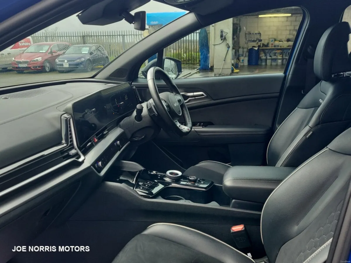 Kia Sportage GT-LINE 1.6i PHEV AWD AUTO - Image 4