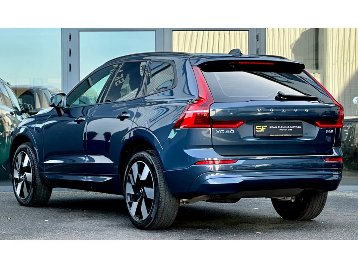 Volvo XC60 ++DELIVERY MILES ONLY++ T6 PHEV AWD AUT - Image 4