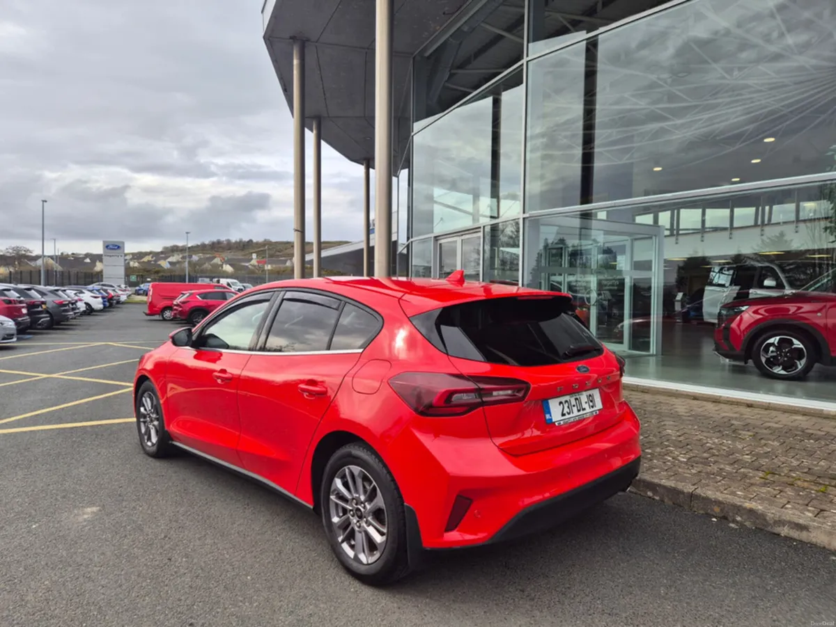 Ford Focus TITANIUM 5DR 1.5TD 120PS AUTO - Image 3