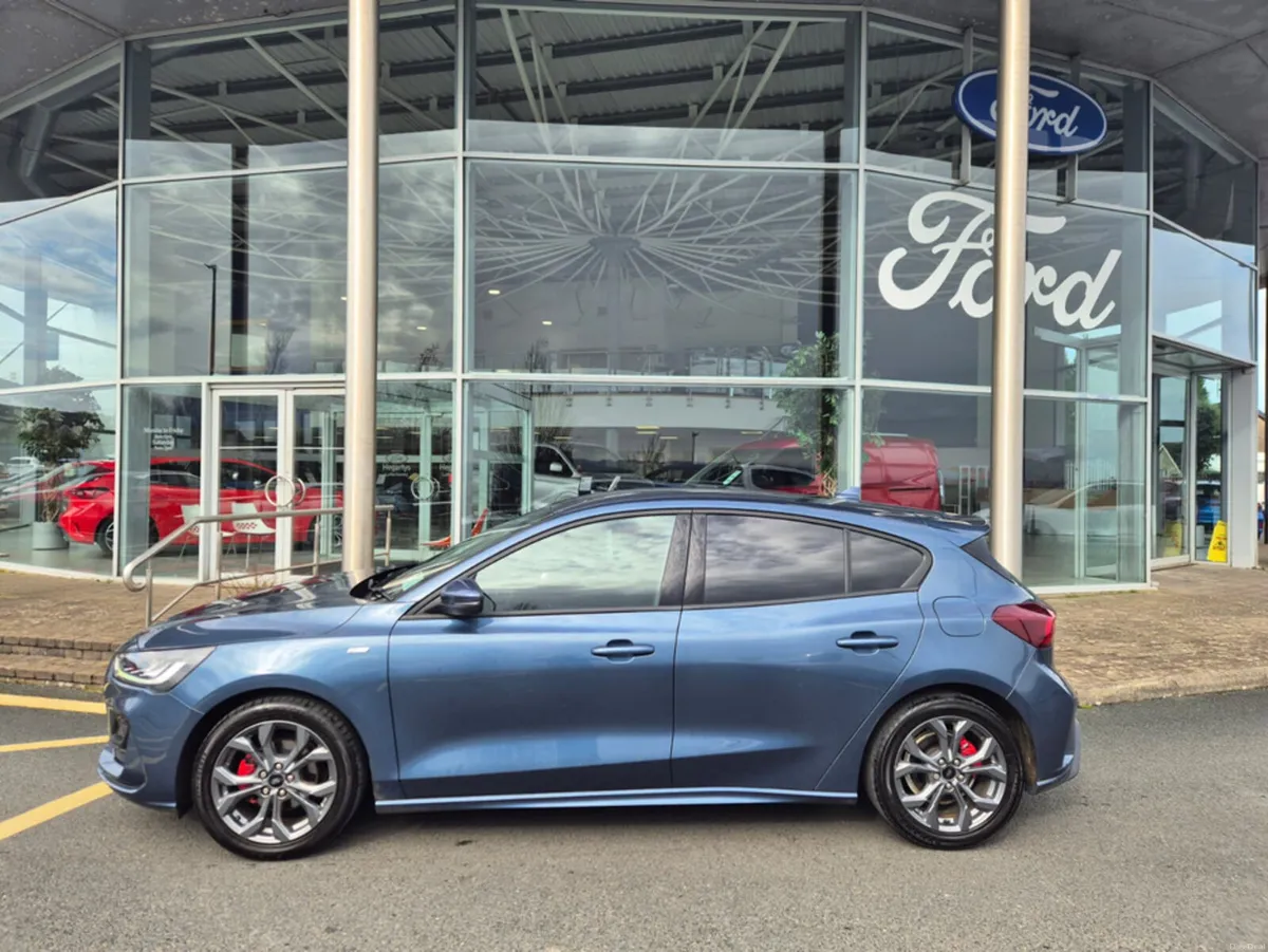 Ford Focus ST-LINE 1.0T 125 M6 FWD 4DR - Image 2