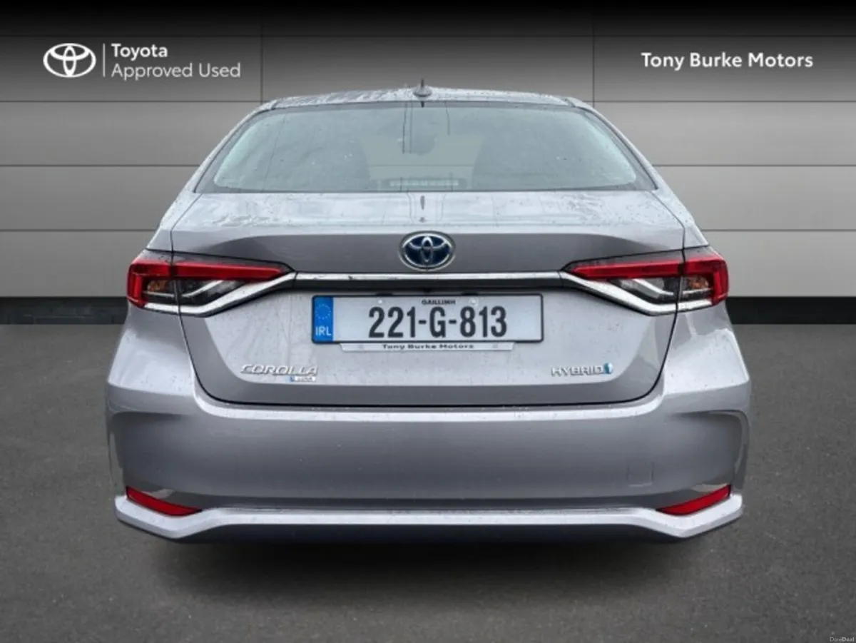 Toyota Corolla Saloon - Luna Edition - 1.8 Hybrid - Image 6