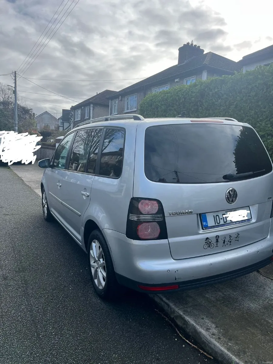 Volkswagen Touran 2010 - Image 2