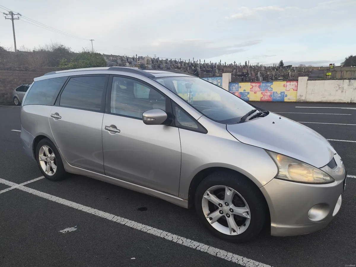 Mitsubishi Grandis 2009 - Image 2