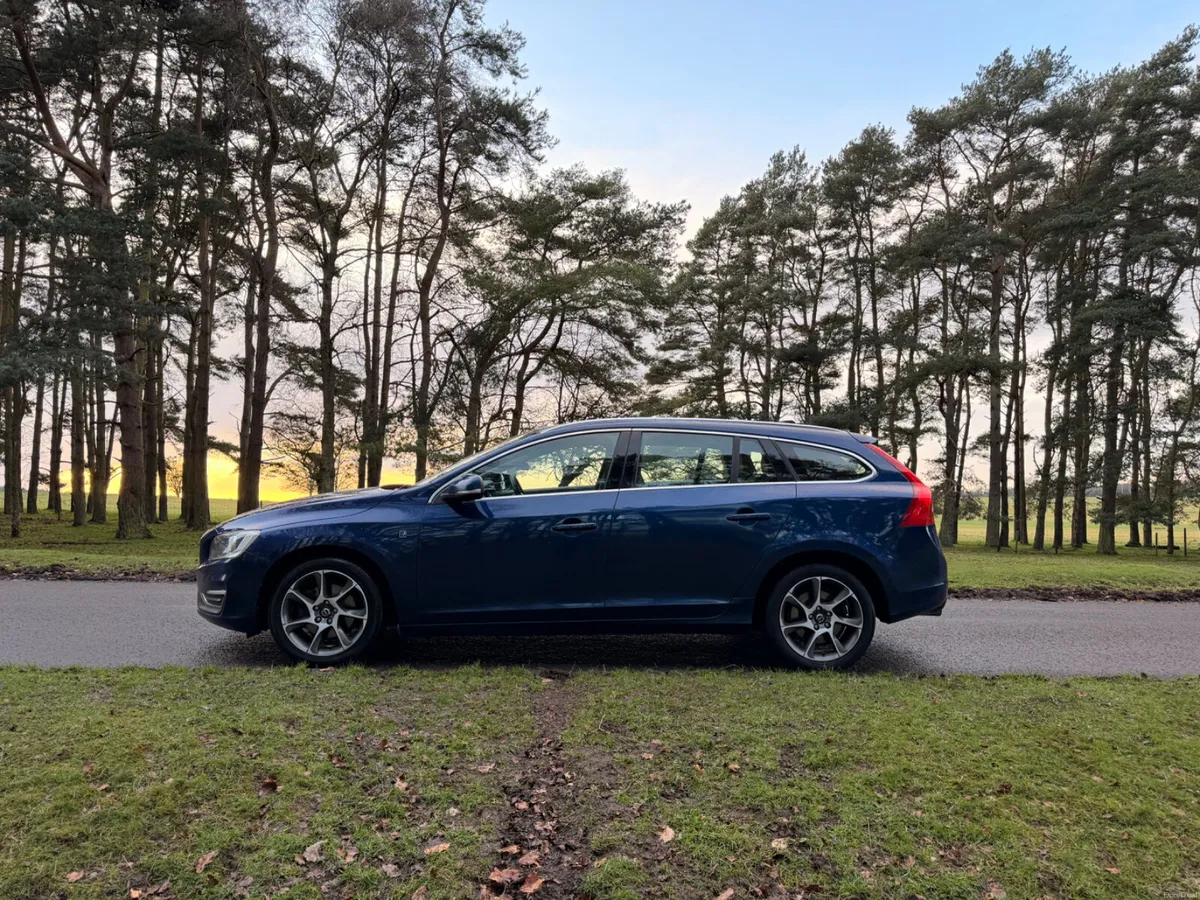 Volvo V60 2014 Diesel Ocean Race Edition - Image 4