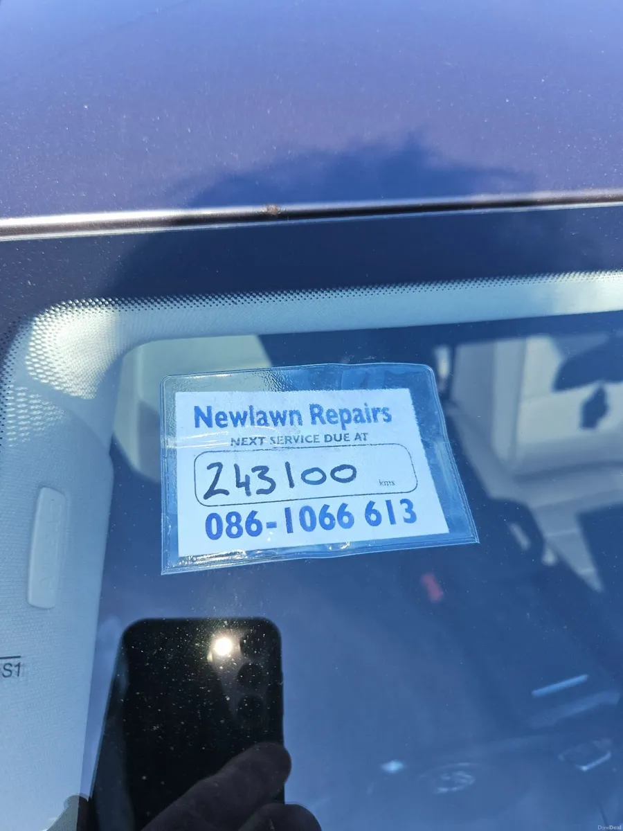 Volkswagen Passat 2013 - Image 2