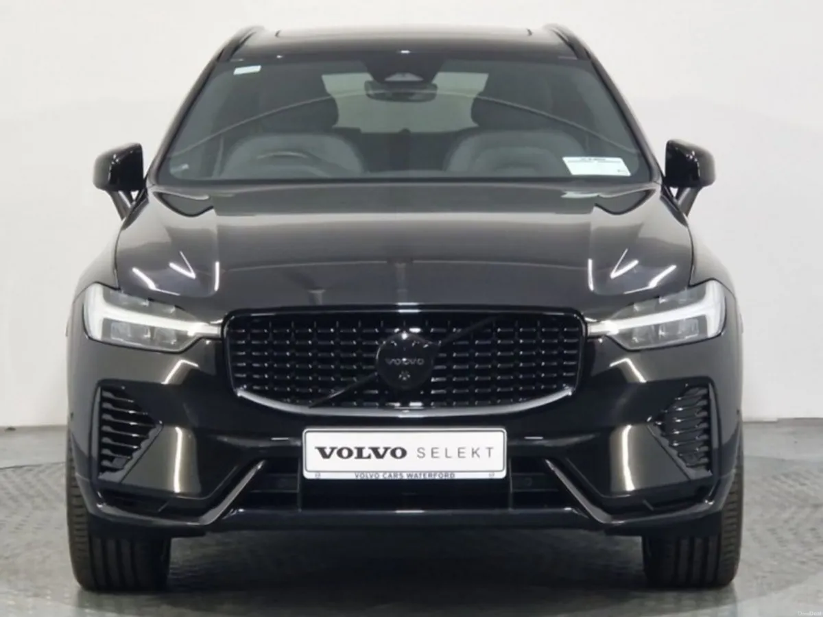 Volvo XC60 T6 PHEV Plus Black Edition - Image 3