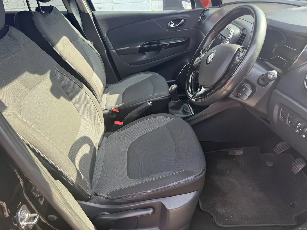 Volkswagen Polo 2016 22k km - Image 2