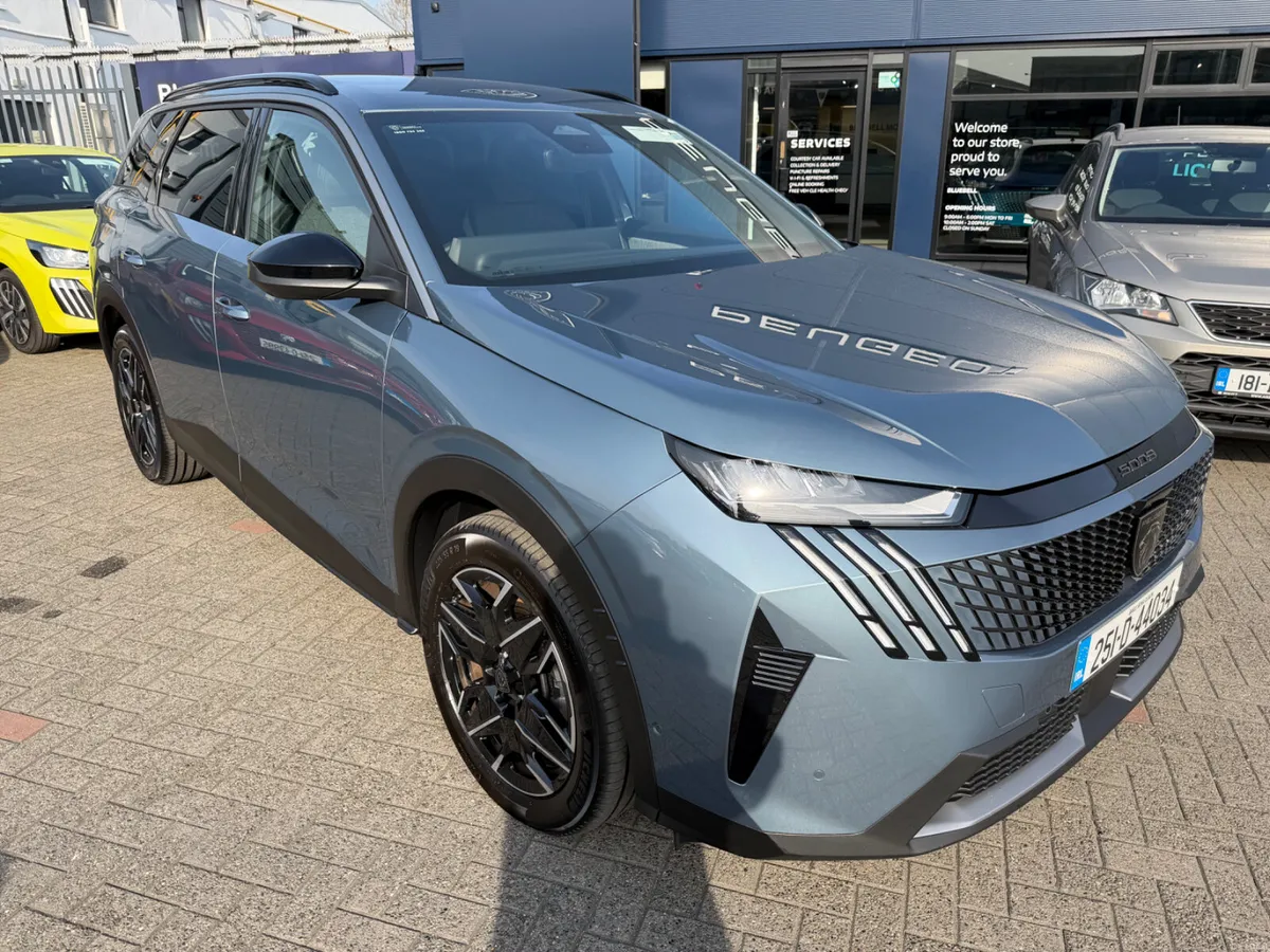 2025 Peugeot 5008 Allure Hybrid - Image 1