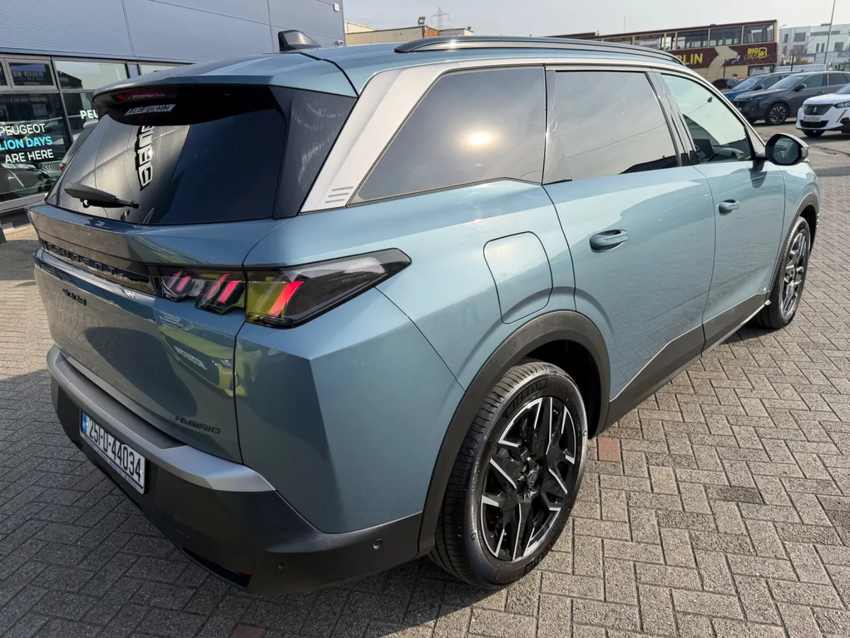 2025 Peugeot 5008 Allure Hybrid - Image 4