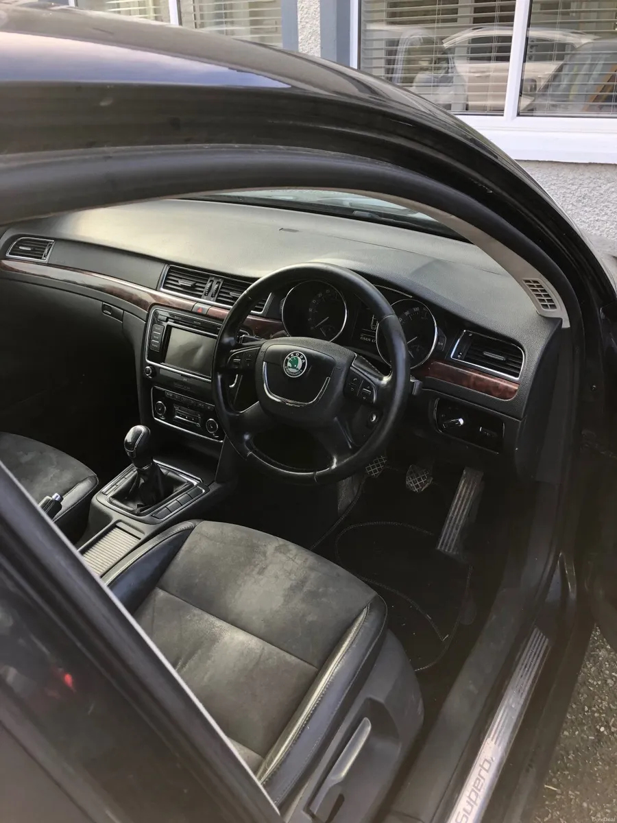 Skoda Superb 2011 - Image 2