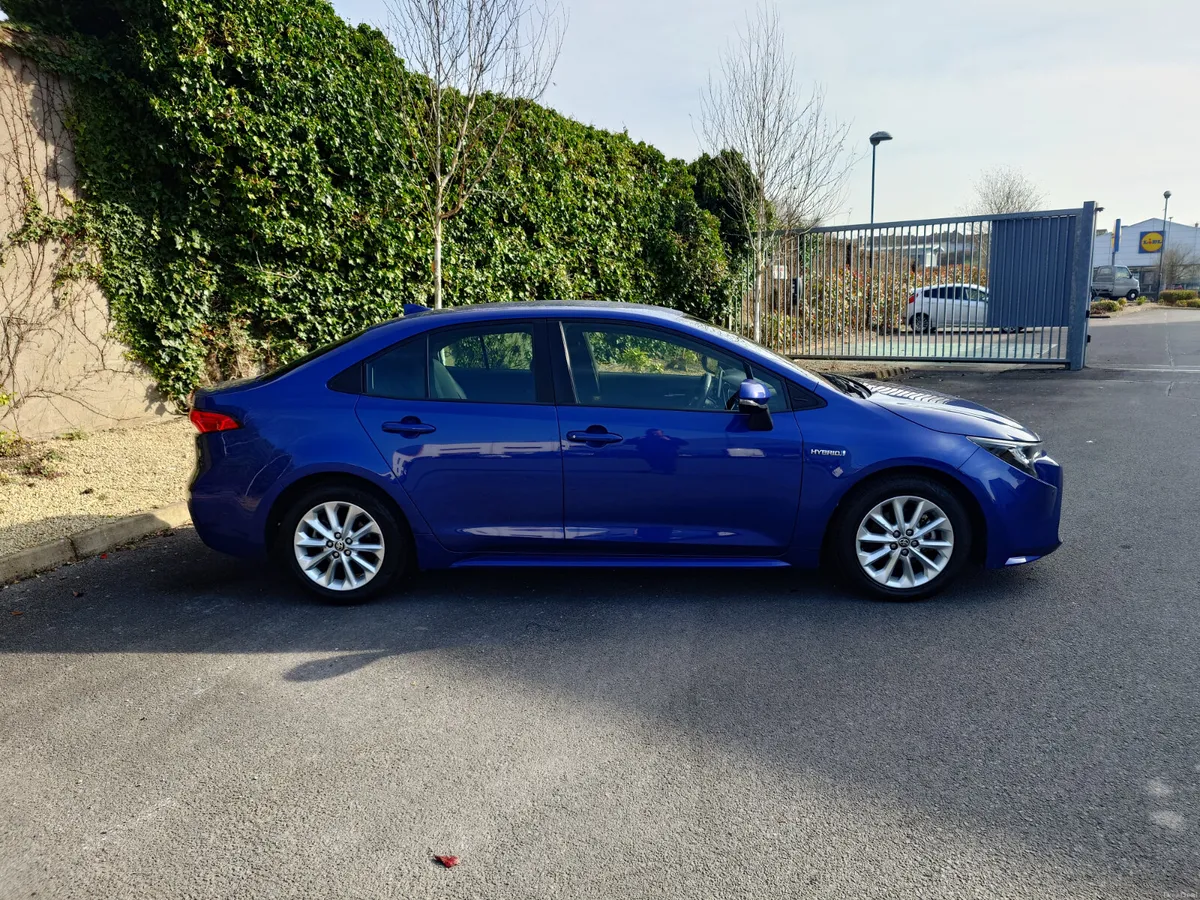 Toyota Corolla Hybrid S - Image 4