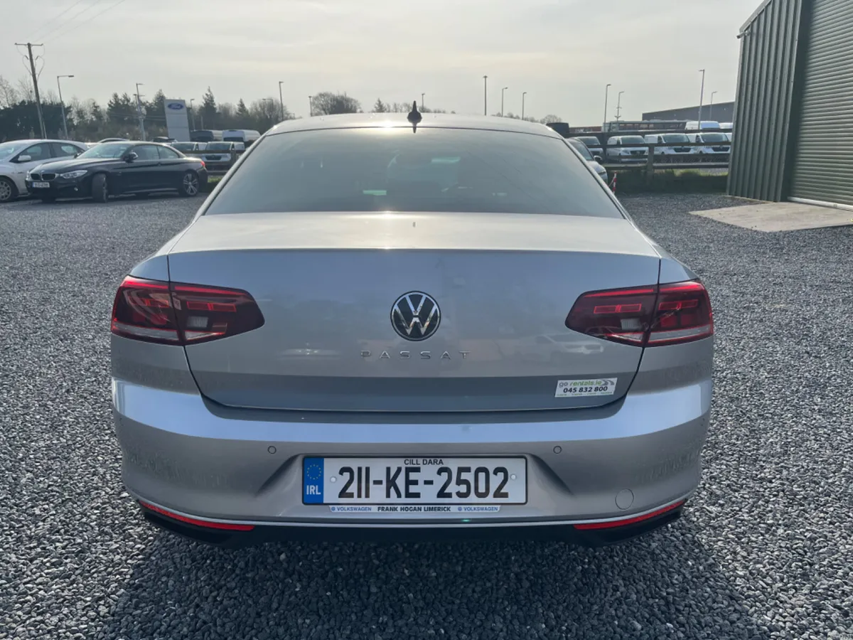 Volkswagen Passat Business Auto (1 Owner) - Image 4